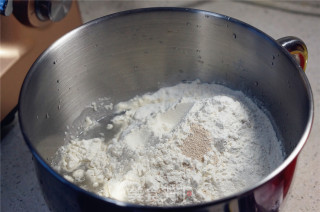 鲜炒饭披萨的做法步骤：1
