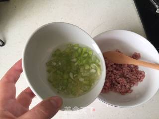 香酥牛肉卷的做法步骤：2