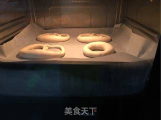 德国碱水包(普雷结)的做法步骤：7