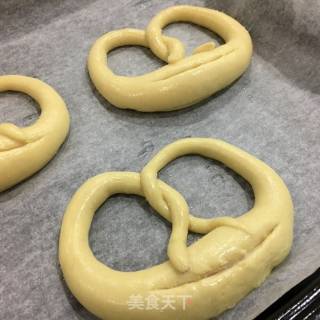 德国碱水包(普雷结)的做法步骤：9