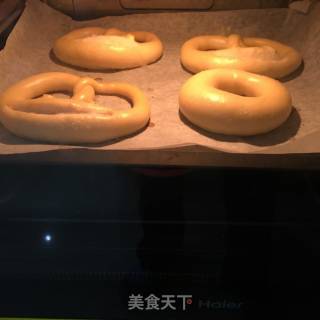 德国碱水包(普雷结)的做法步骤：10
