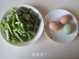 芦笋焯鸡蛋的做法步骤：1