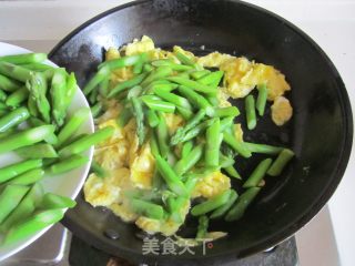 芦笋焯鸡蛋的做法步骤：6