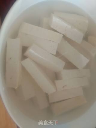 鱼香豆腐的做法步骤：1