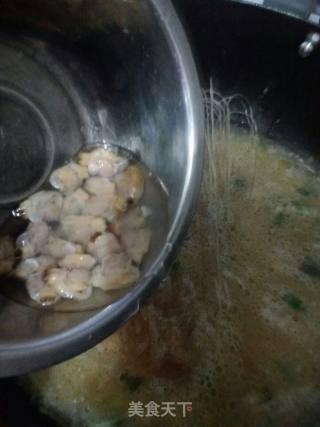 花蚬子炖土豆丝汤的做法步骤：4