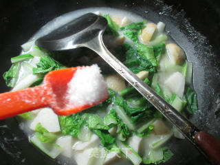 小白菜煮香芋的做法步骤：6