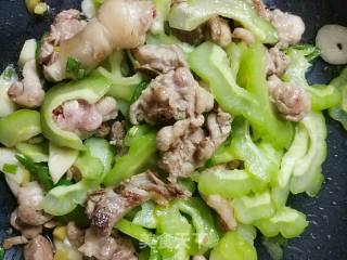 苦瓜鸭肉的做法步骤：4