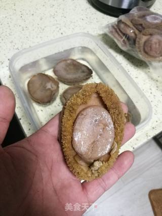 红烧南非干鲍鱼的做法步骤：1