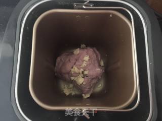 红香妃紫薯软欧的做法步骤：4