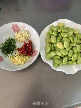 蒜香蚕豆的做法步骤：1