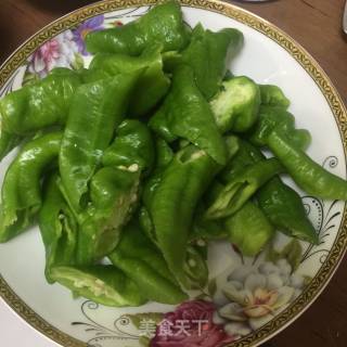 虎皮辣椒的做法步骤：1