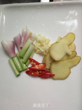 鲜甜花甲的做法步骤：1