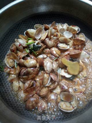 鲜甜花甲的做法步骤：3