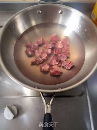 萝卜烧牛腩的做法步骤：2