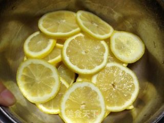 冰糖柠檬膏减肥吗，冰糖柠檬膏制作方法的做法步骤：1