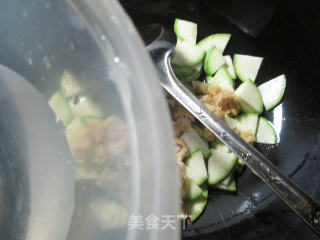 羊尾笋炒西葫芦的做法步骤：4
