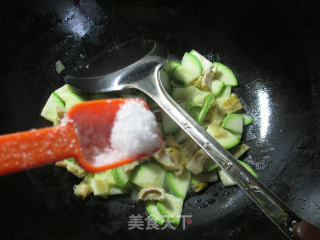 羊尾笋炒西葫芦的做法步骤：6