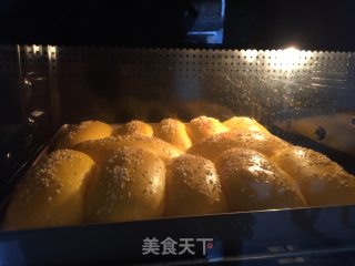 胡萝卜肉松面包的做法步骤：12