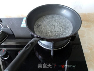 辣炒海瓜子的做法步骤：2