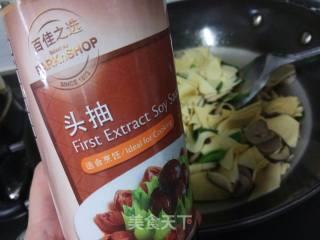 香菇牛肉丸蒜苗炒千张的做法步骤：10