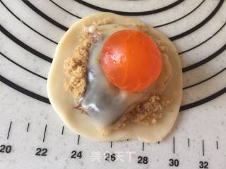 网红超有料蛋黄酥的做法步骤：14