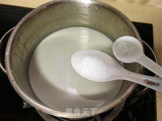 椰浆芒果糯米饭的做法步骤：2