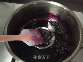 桑葚果干和桑葚汁的做法步骤：4