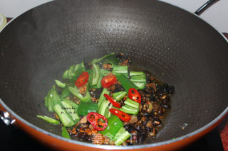 豆豉炒通菜的做法步骤：3