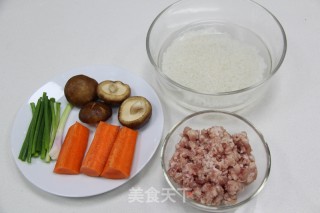 外表软糯内心鲜嫩的——糯米蒸肉丸的做法步骤：1