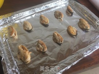 蒜香芝士焗青口的做法步骤：5