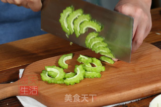凉拌苦瓜的做法步骤：2