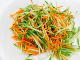 蔬菜杂粮蛋饼的做法步骤：2