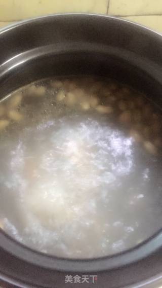 木瓜猪骨花生汤的做法步骤：3