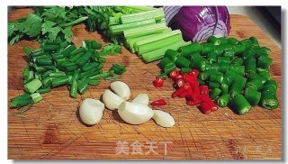 干锅耗儿鱼的做法步骤：7