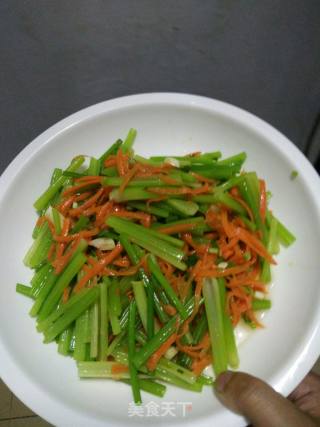 凉拌嫩芹菜的做法步骤：8
