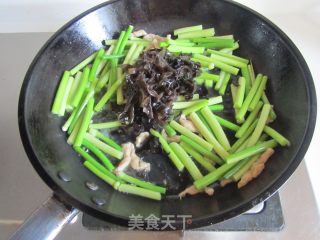 蒜薹木耳炒肉丝的做法步骤：5