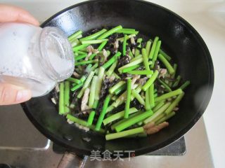 蒜薹木耳炒肉丝的做法步骤：6