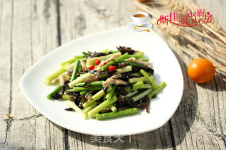 蒜薹木耳炒肉丝的做法步骤：7