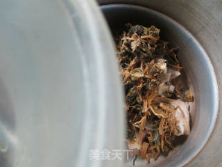 梅干菜焖猪蹄的做法步骤：3