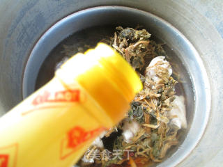 梅干菜焖猪蹄的做法步骤：5