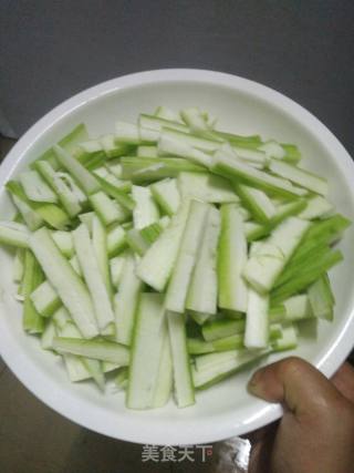 鸡香丝瓜的做法步骤：1