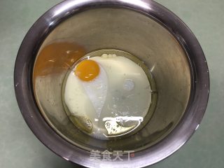 红丝绒蛋糕卷的做法步骤：1