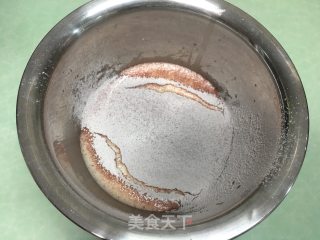 红丝绒蛋糕卷的做法步骤：3