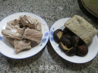 香菇烤麸烧排骨的做法步骤：1
