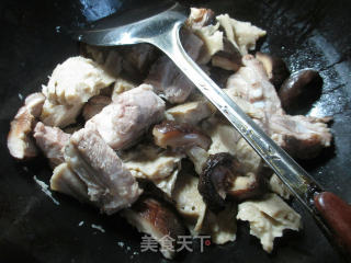 香菇烤麸烧排骨的做法步骤：5