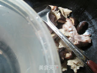香菇烤麸烧排骨的做法步骤：6