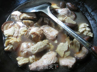 香菇烤麸烧排骨的做法步骤：11