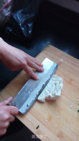 鸡汤水炒豆腐的做法步骤：1
