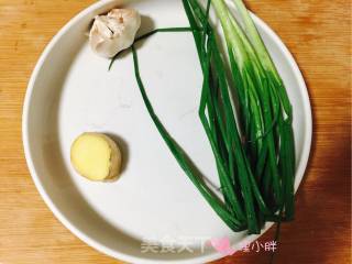 炸酱面的做法步骤：1