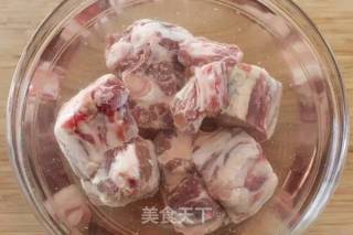 萝卜排骨汤的做法步骤：1